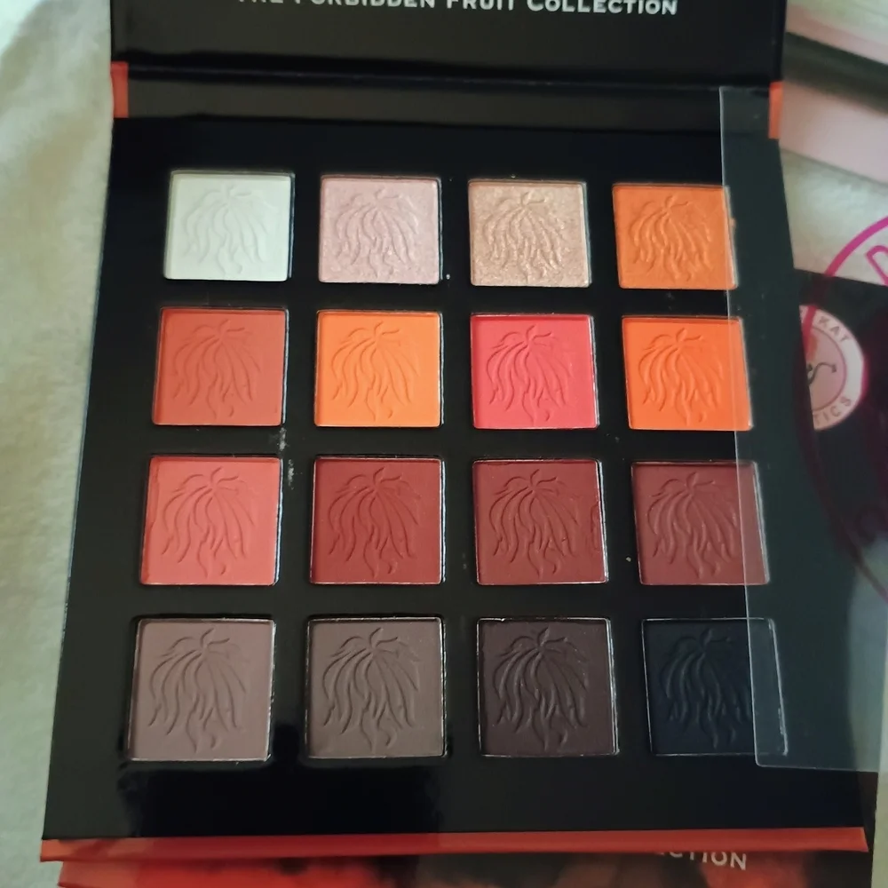 Forbidden Fruit Eyeshadow Palette And eyeshadow Brush